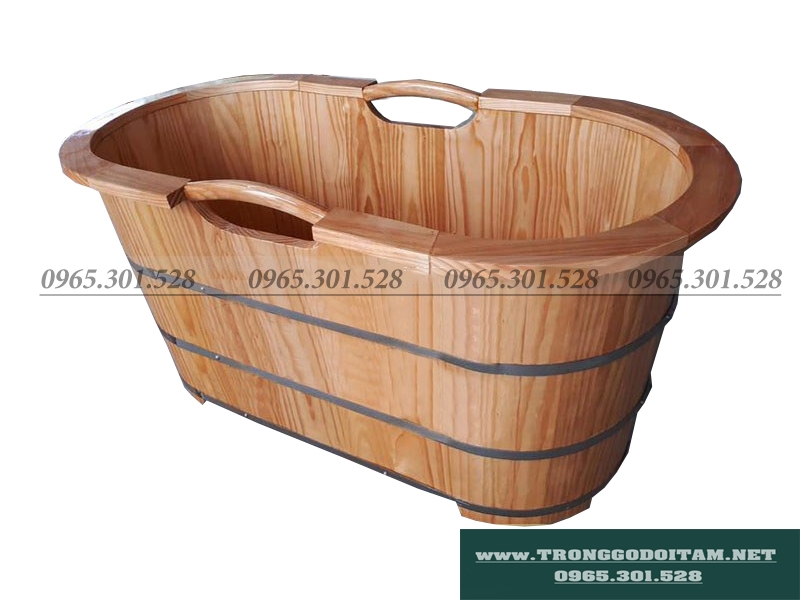 bồn tắm gỗ thông nhật có tay nắm