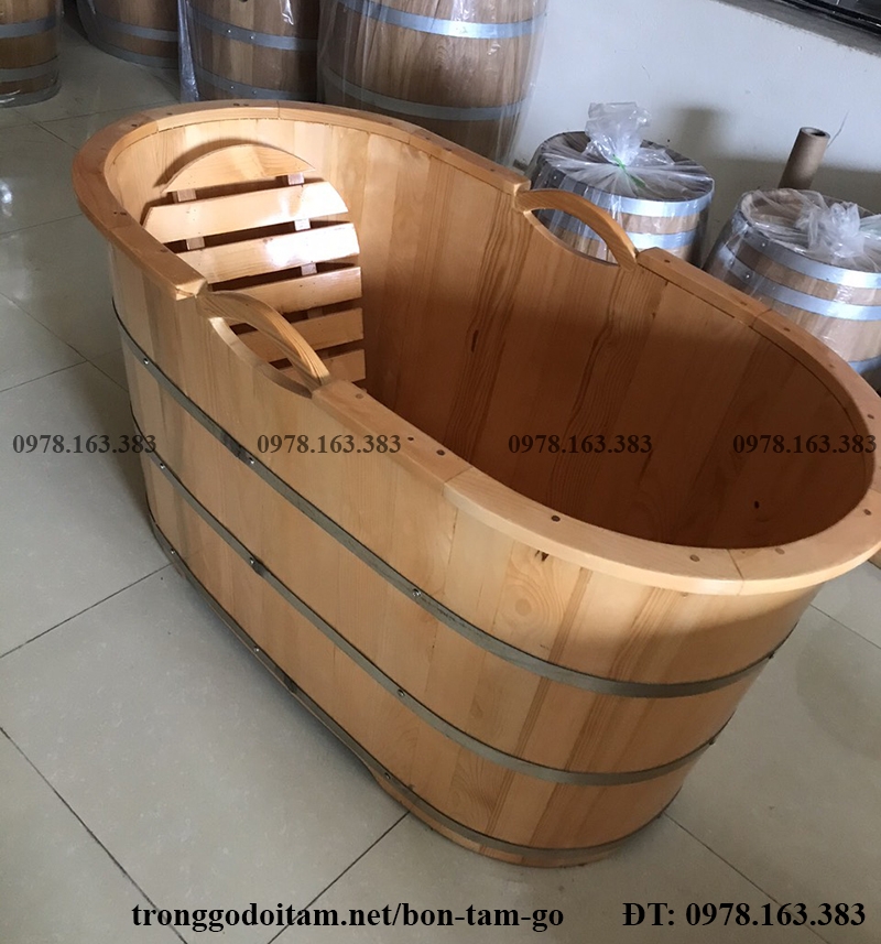 bồn tắm gỗ tay nắm liền