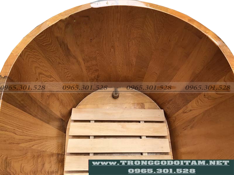 bồn tắm gỗ có ghế ngồi bên trong