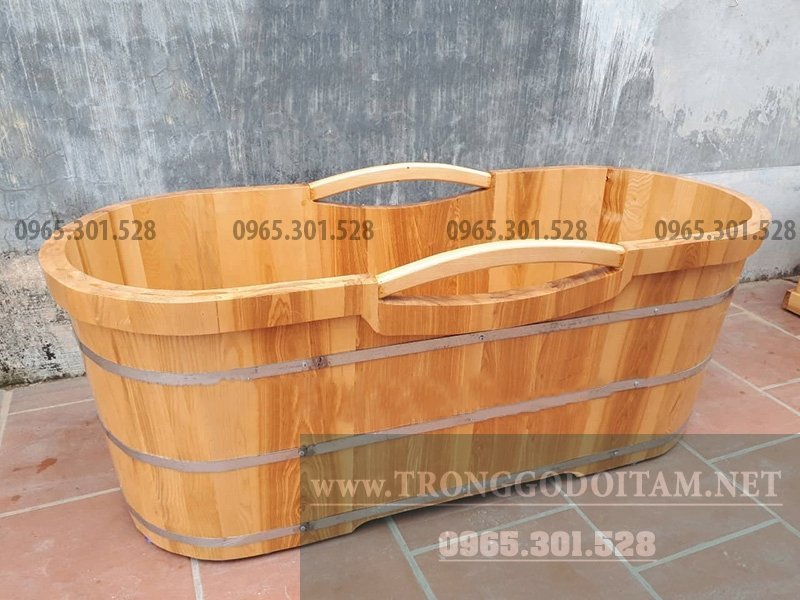 bồn tắm bằng gỗ sồi