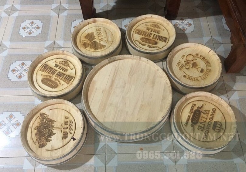 Mặt thùng rượu gỗ sồi được khắc Lazer logo các thương hiệu rất độc đáo