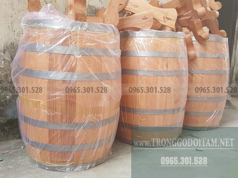 thùng gỗ sồi ngâm rượu dáng đứng 