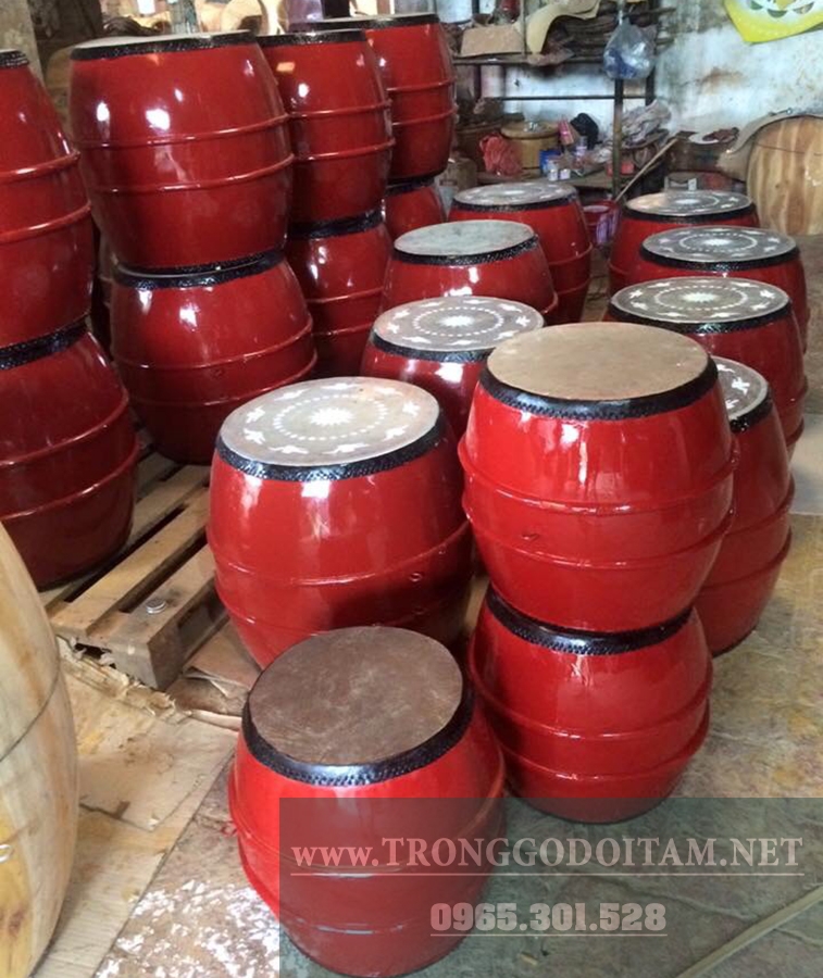 cửa hàng có rất nhiều trống cổ vũ, không sợ hết hàng