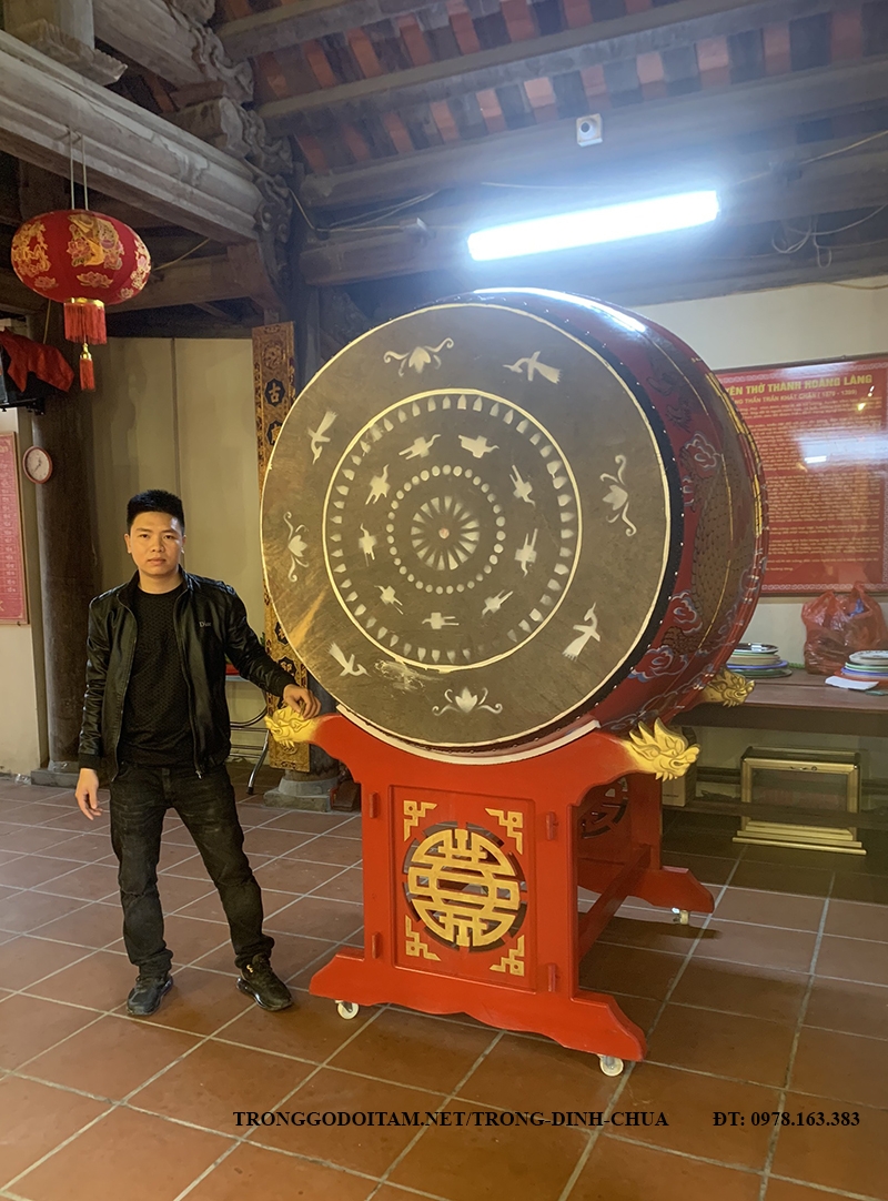 trống đình làng của giao trực tiếp tại đình làng