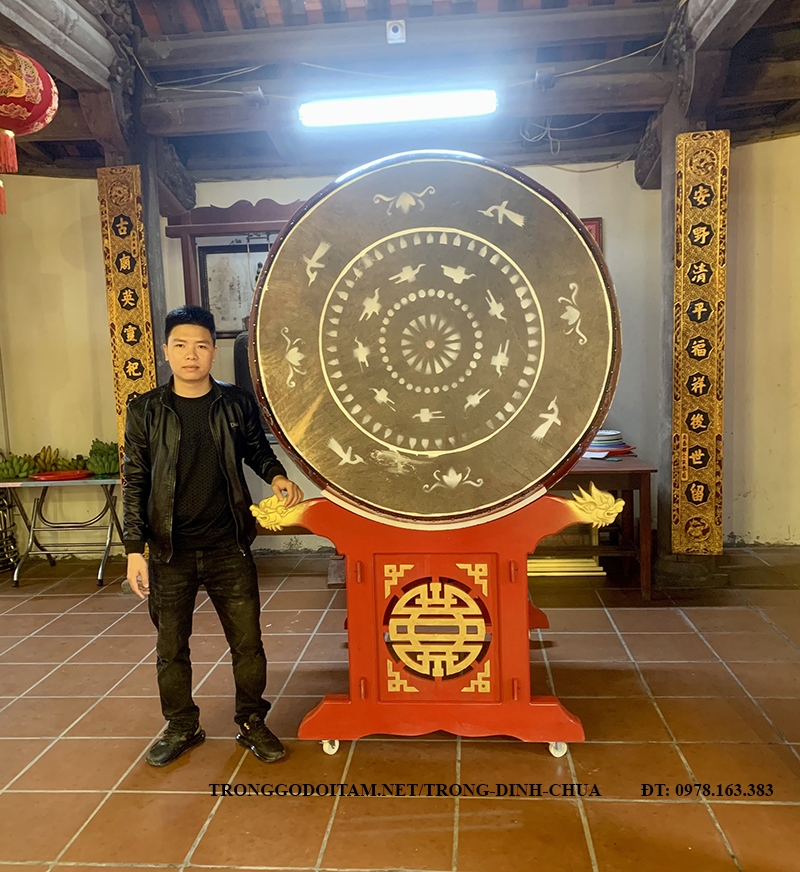 trống nhà thờ họ mặt rộng 1m2 cao 1m5