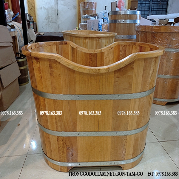 BỒN TẮM GỖ PƠMU 155CM BO VIỀN