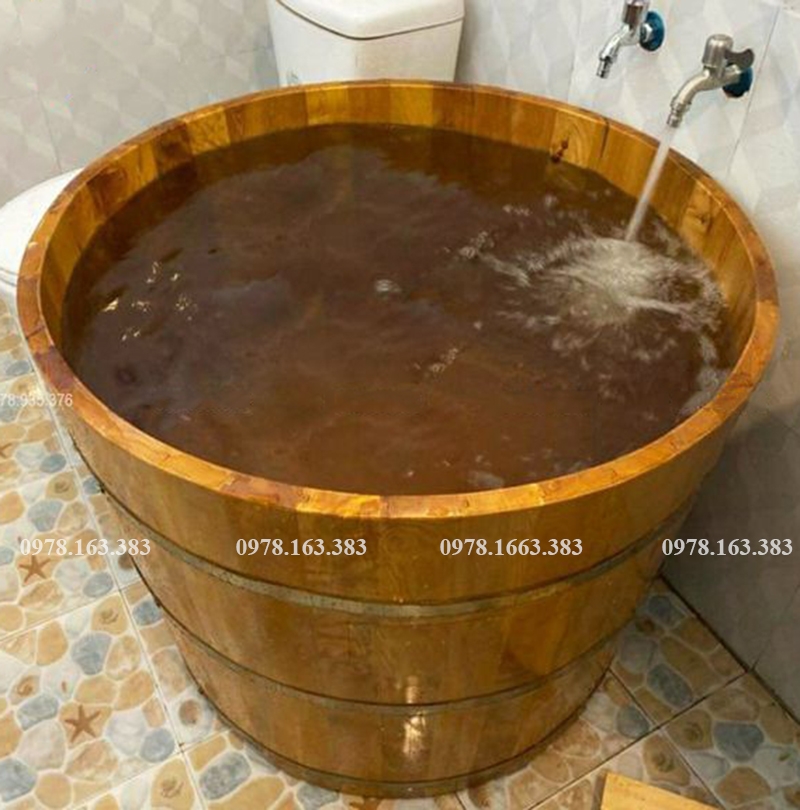 bồn tắm gỗ pơ mu hình tròn giúp giảm thể tích nước