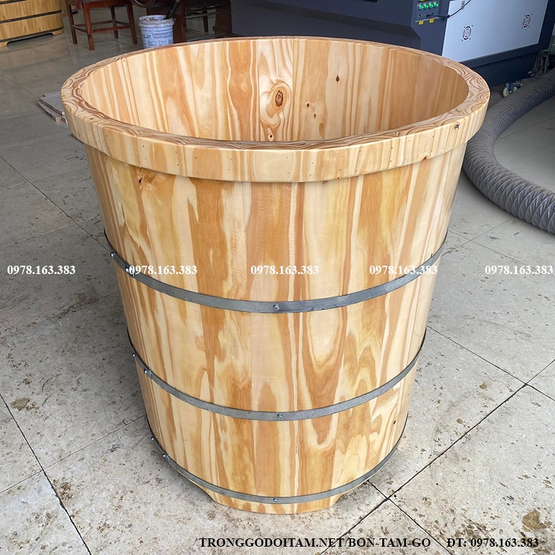 bồn tắm gỗ sồi hình tròn