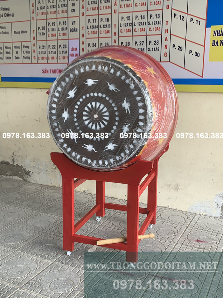 Trống trường cỡ lớn ở Hà Nội