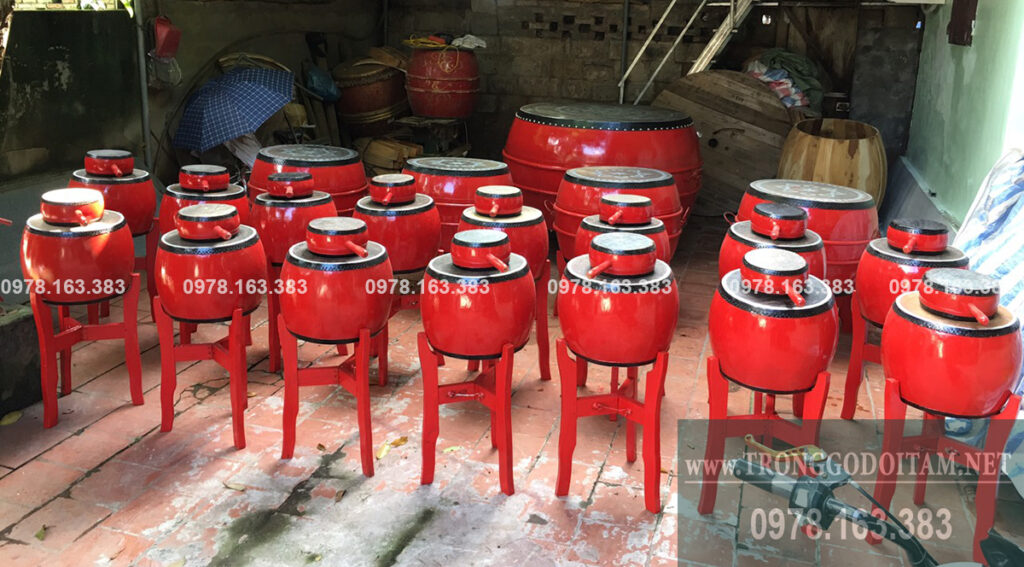 trống hội biểu diễn