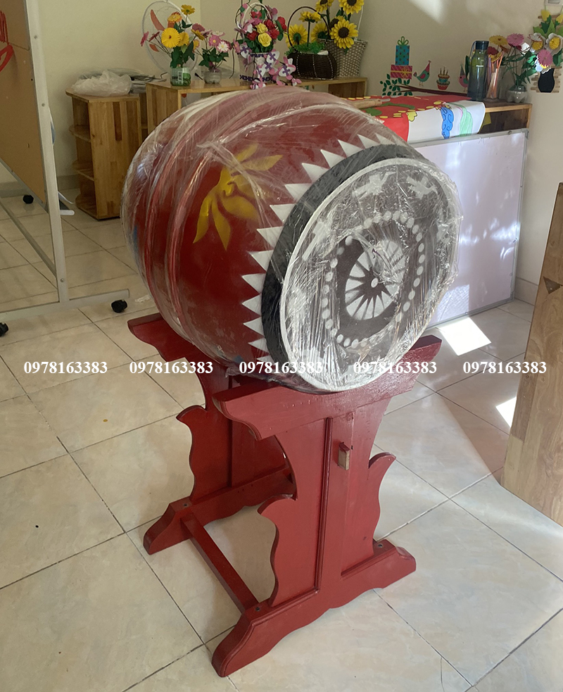 Trống trường mầm non chân đỡ cánh bướm