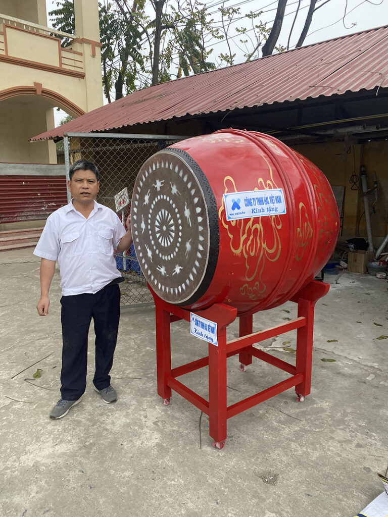Trống gỗ trường học thông báo giờ học, ra chơi hoặc đánh trống khai giảng