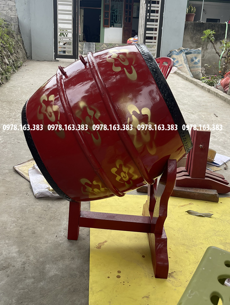 Trống cúng cho điện thờ