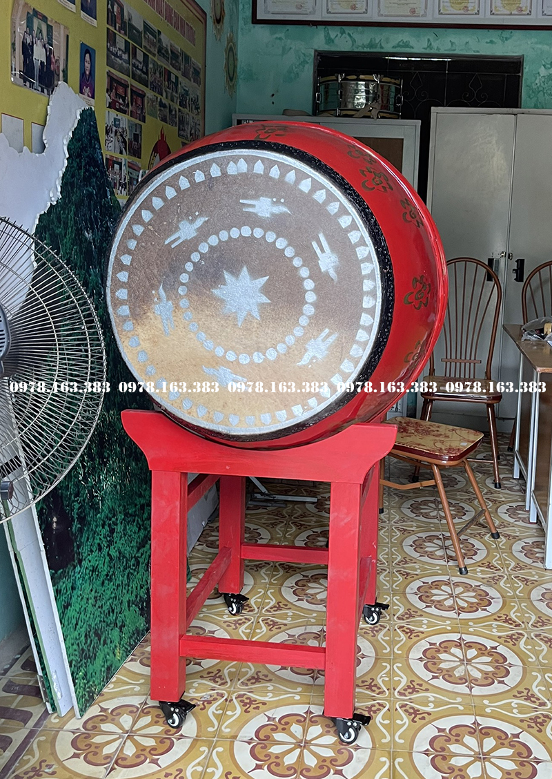 trống đánh khai giảng trường tiểu học